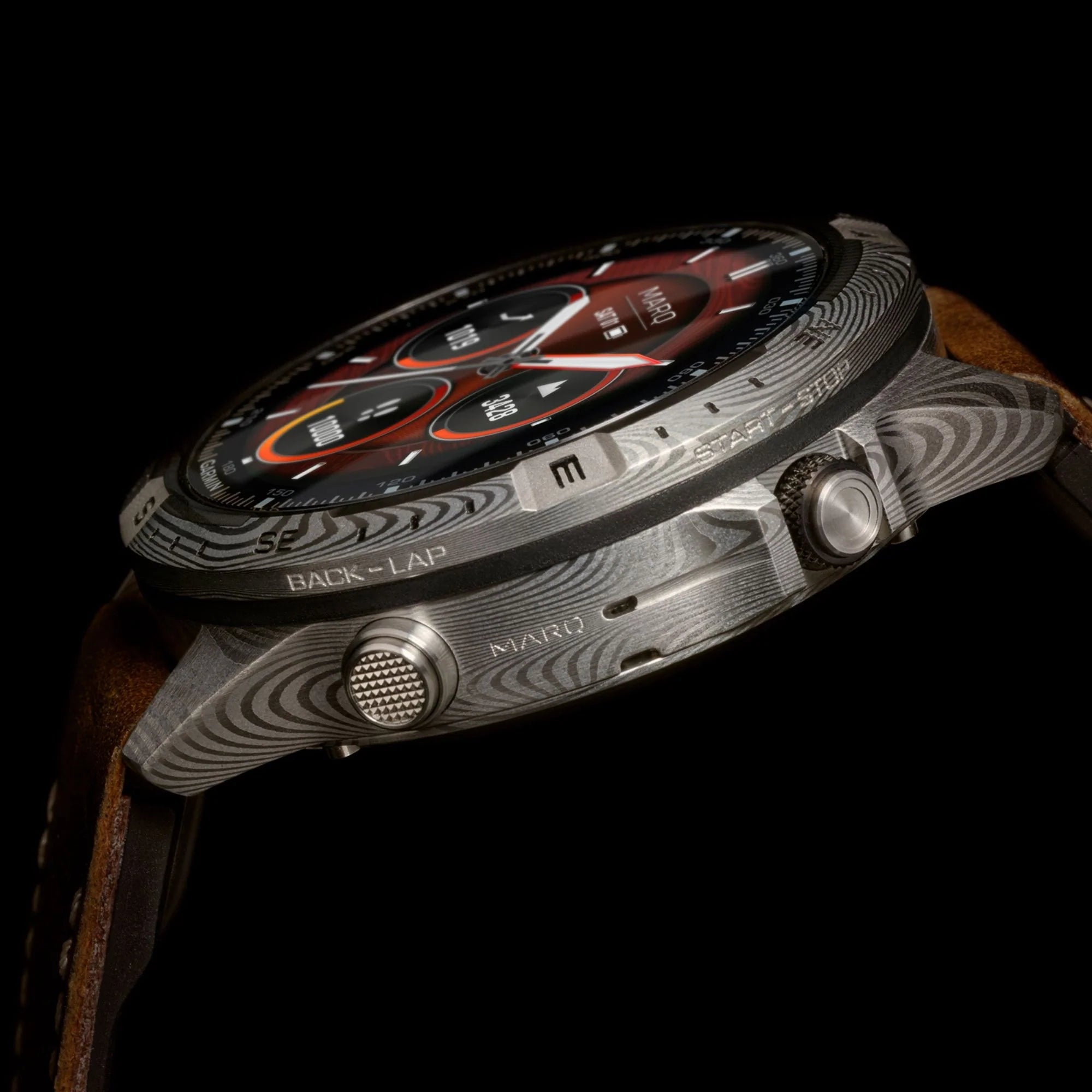 Reloj Garmin Marq Gen 2 Adventurer Damascus Steel Edition con correa de piel marrón y silicona negra de 46 mm